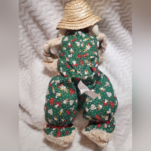 House Of Lloyd Christmas Around The World Floyd Shelf Decor - Picture 5 of 6